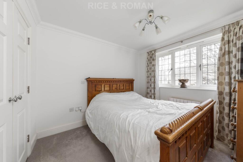 Ashcroft Place, Leatherhead photo 4