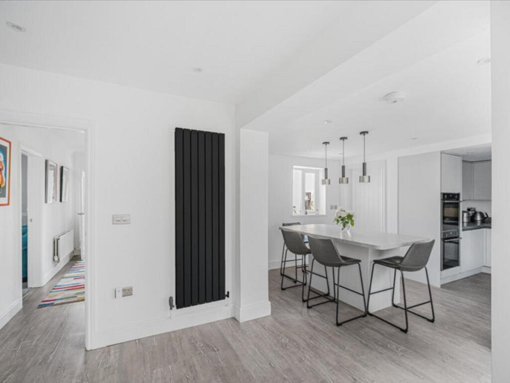 House in Caerphilly, Bryncenydd, St Martins - View 5