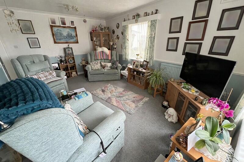 Bouverie Close, Barton On Sea, New Milton, Hampshire. BH25 7HB photo 4
