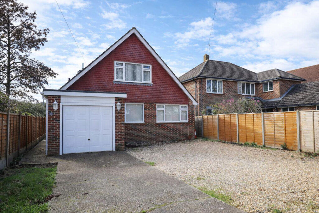 4-bed detached on Victoria Avenue, Hayling Island, £595,000