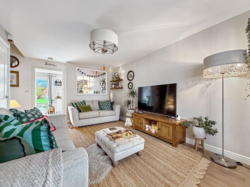 River Avenue, Trelewis, CF46 - View 2