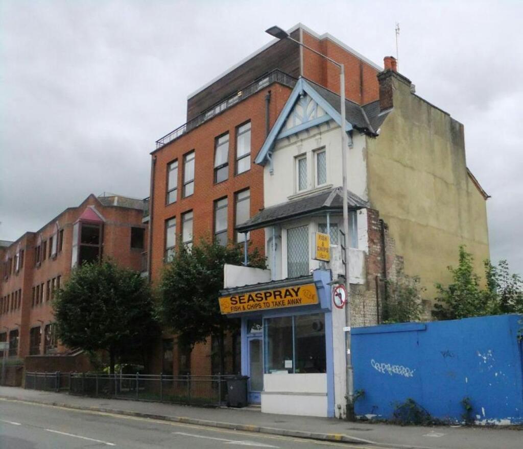 Main image of property: 53 Crown Street, Reading, RG1 2SN
