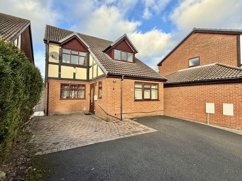 5-bed detached on Wyecroft Close, Woodley, £500,000