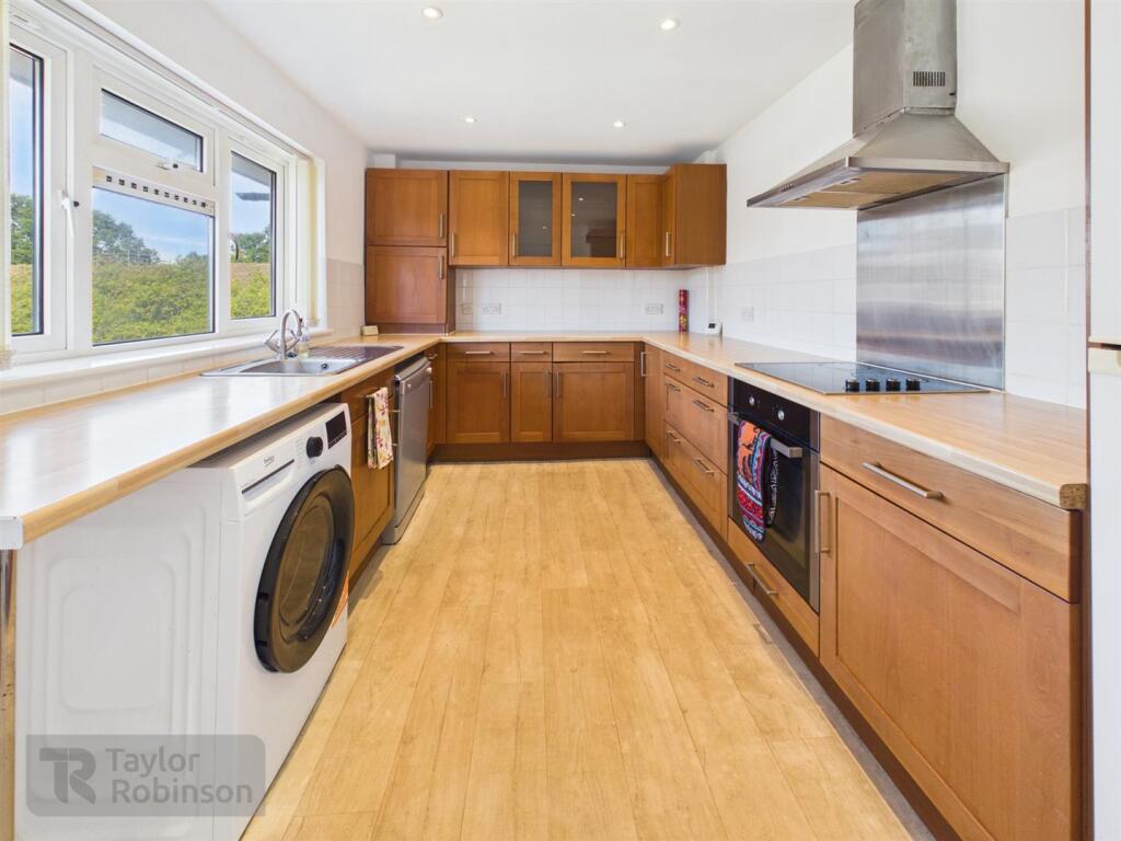 Apartment in Crawley, West Sussex - View 3