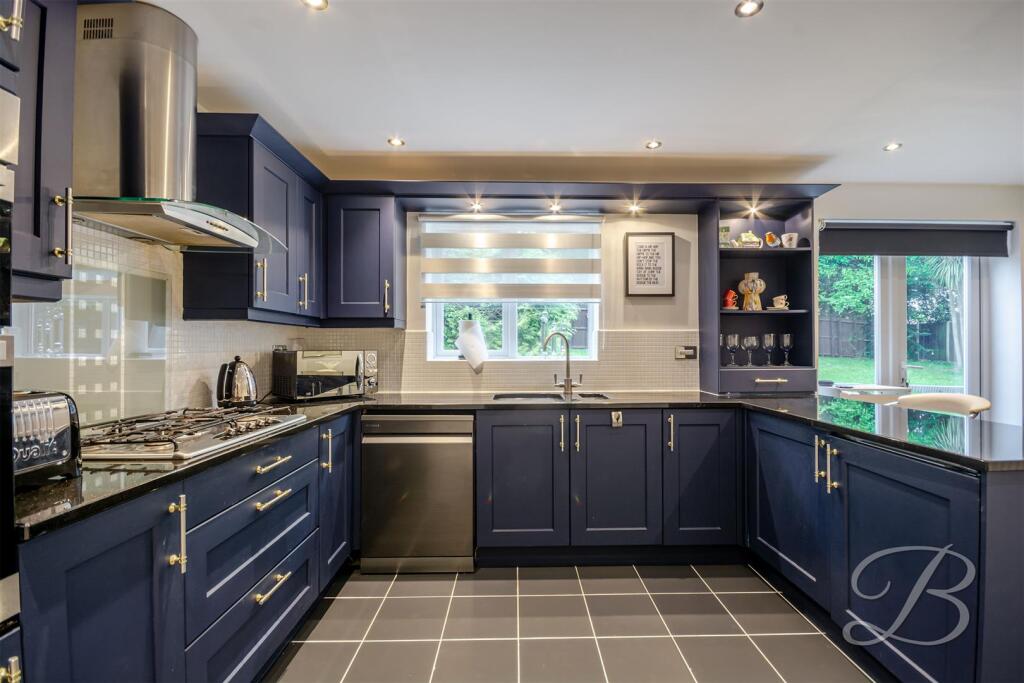 House in Mansfield, Nottinghamshire - More