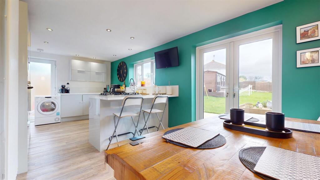 St. Clements Drive, Bletchley, Milton Keynes photo 4
