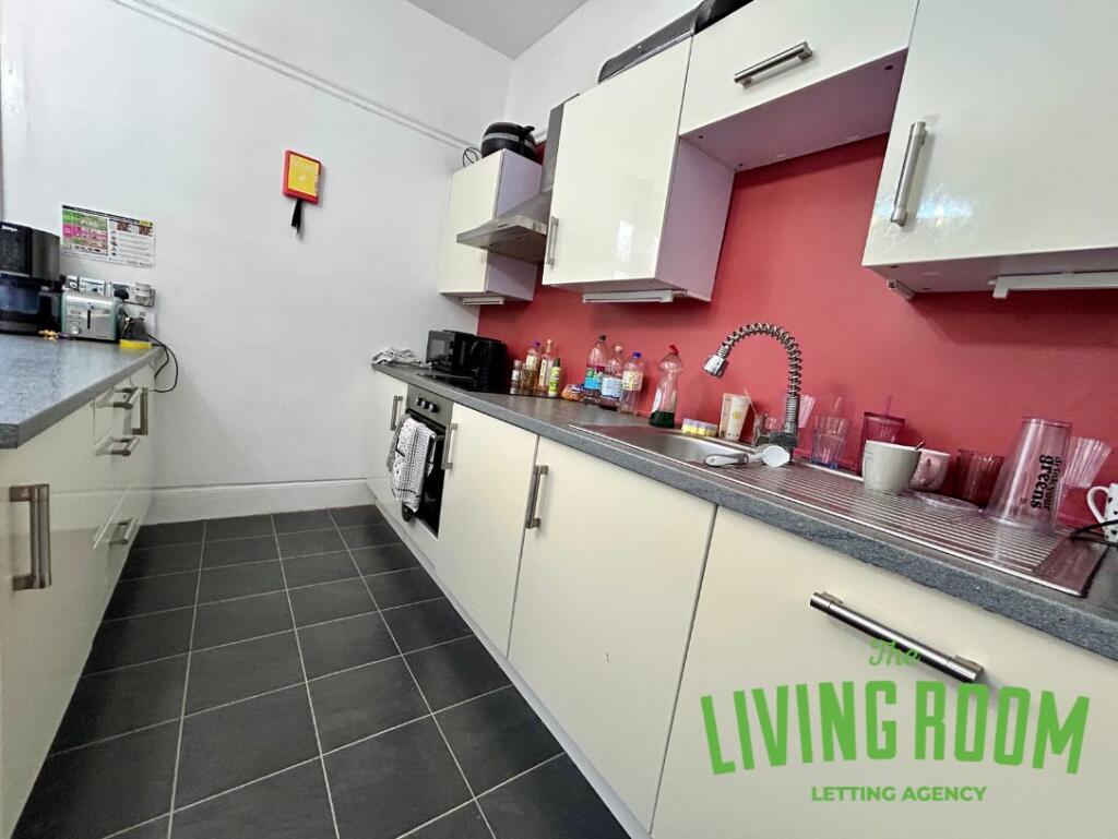 Apartment in Swansea - More