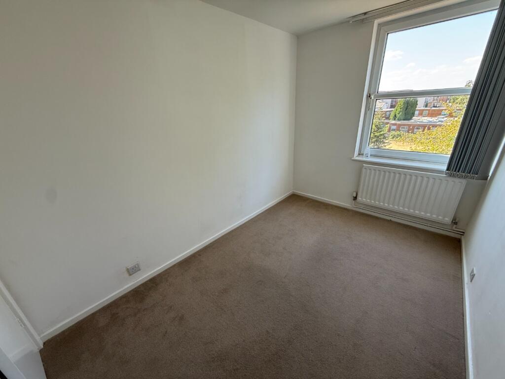 Apartment in Dunstable, Central Bedfordshire - View 5