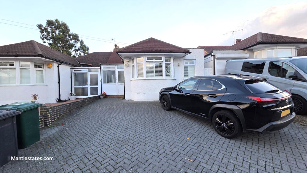 4-bed semi-detached on Connaught Avenue, East Barnet EN4 8PJ, £829,999