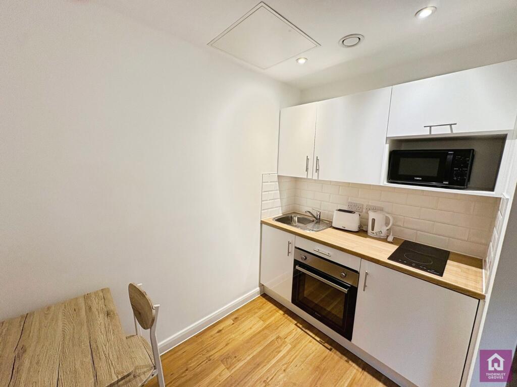 Apartment in Salford, Greater Manchester - View 3