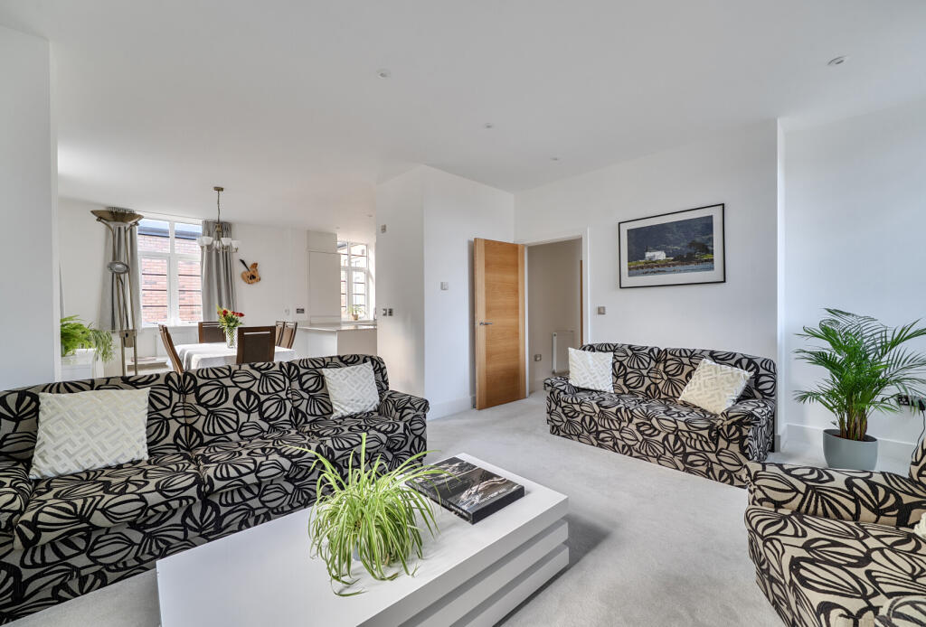 House in Stonehouse, Green Walk, Standish - View 5