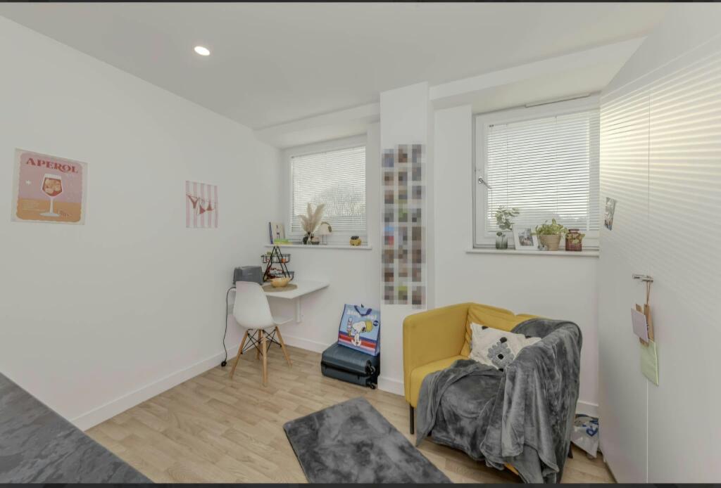 Apartment in Stoke-on-Trent - View 3