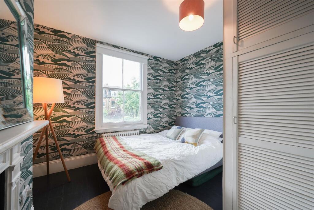 House in London, Queen's Park - More
