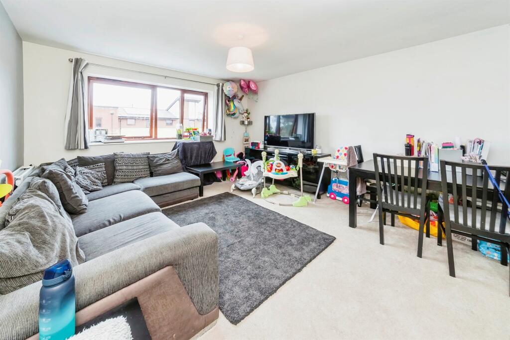 Apartment in Crawley, West Sussex - View 2