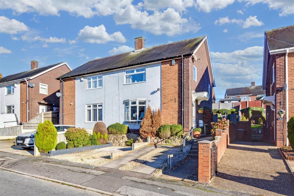 3-bed semi-detached on Pedmore Valley, Nottingham, £200,000