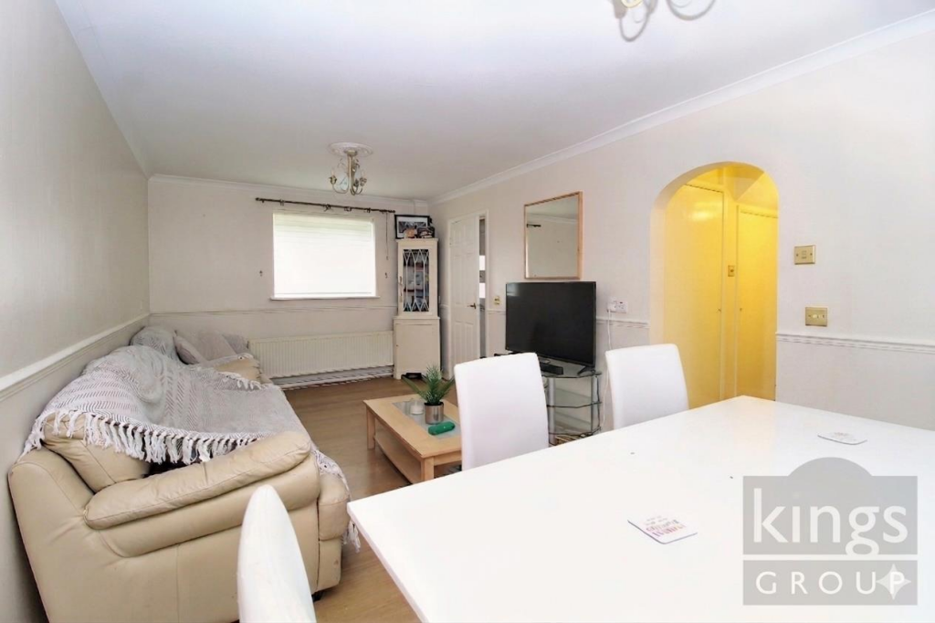 Apartment in Broxbourne, Hertfordshire - View 5