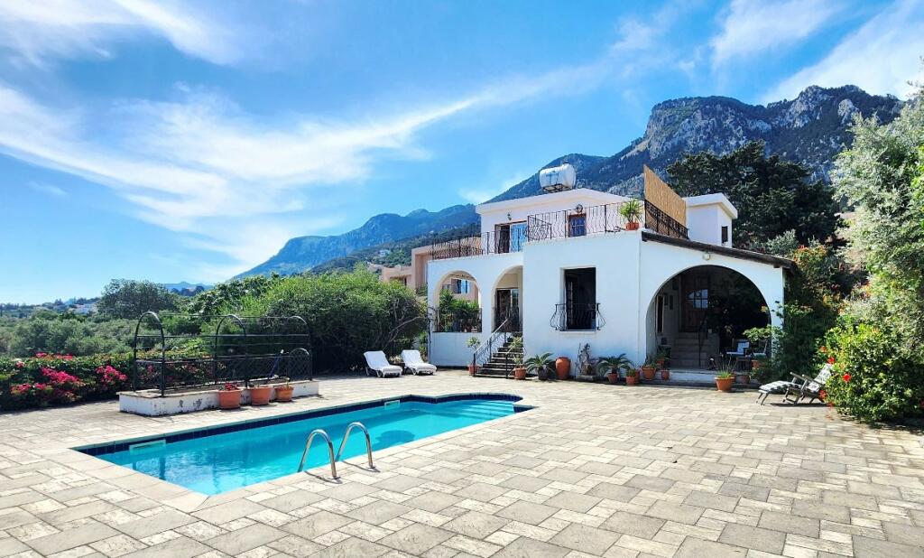 Main image of property: Karsiyaka