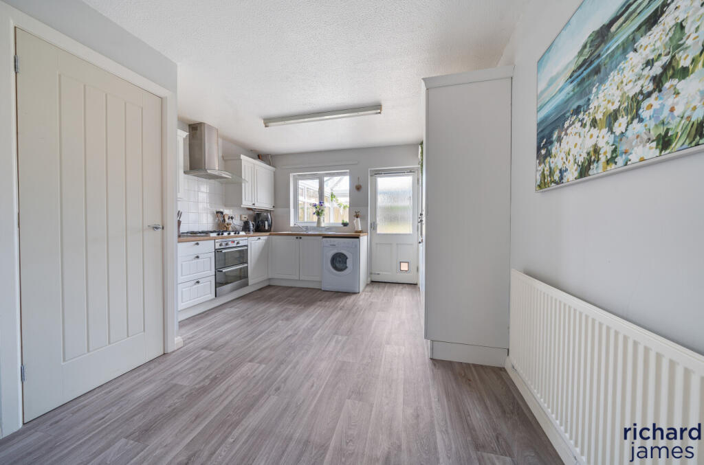 House in Swindon, Woodshaw, Royal Wootton Bassett - More