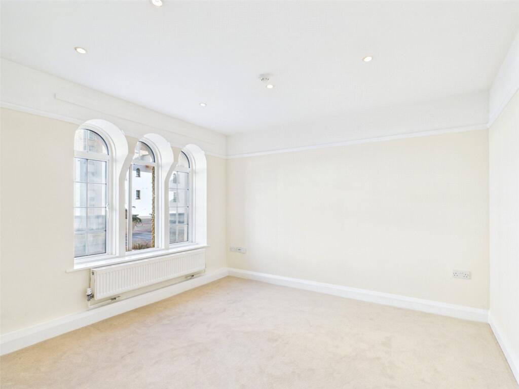 Apartment in Bournemouth, Boscombe - View 4