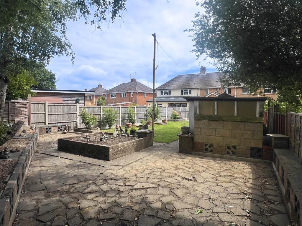 Wavell Avenue, Poole, BH17 photo 2