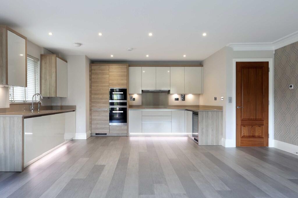 Apartment in Hemel Hempstead - View 2