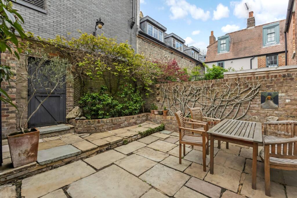 Pond Square, Highgate Village, N6 photo 4