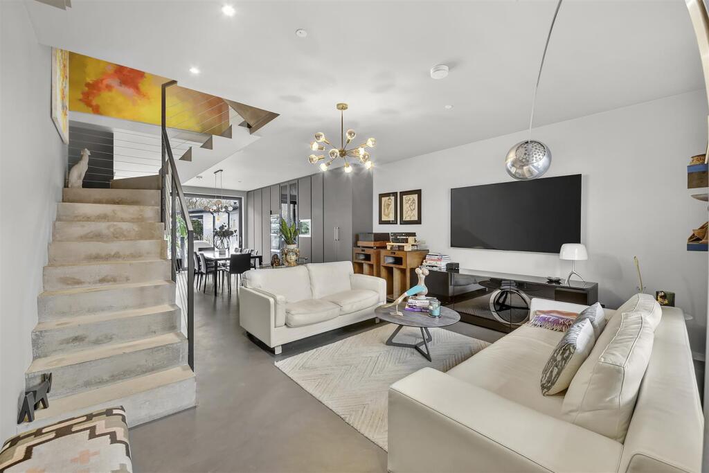 Main image of property: North End Road, London, NW11