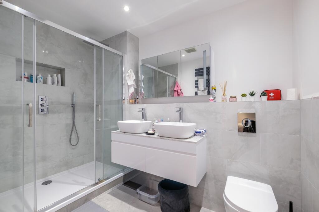 Apartment in London - View 5