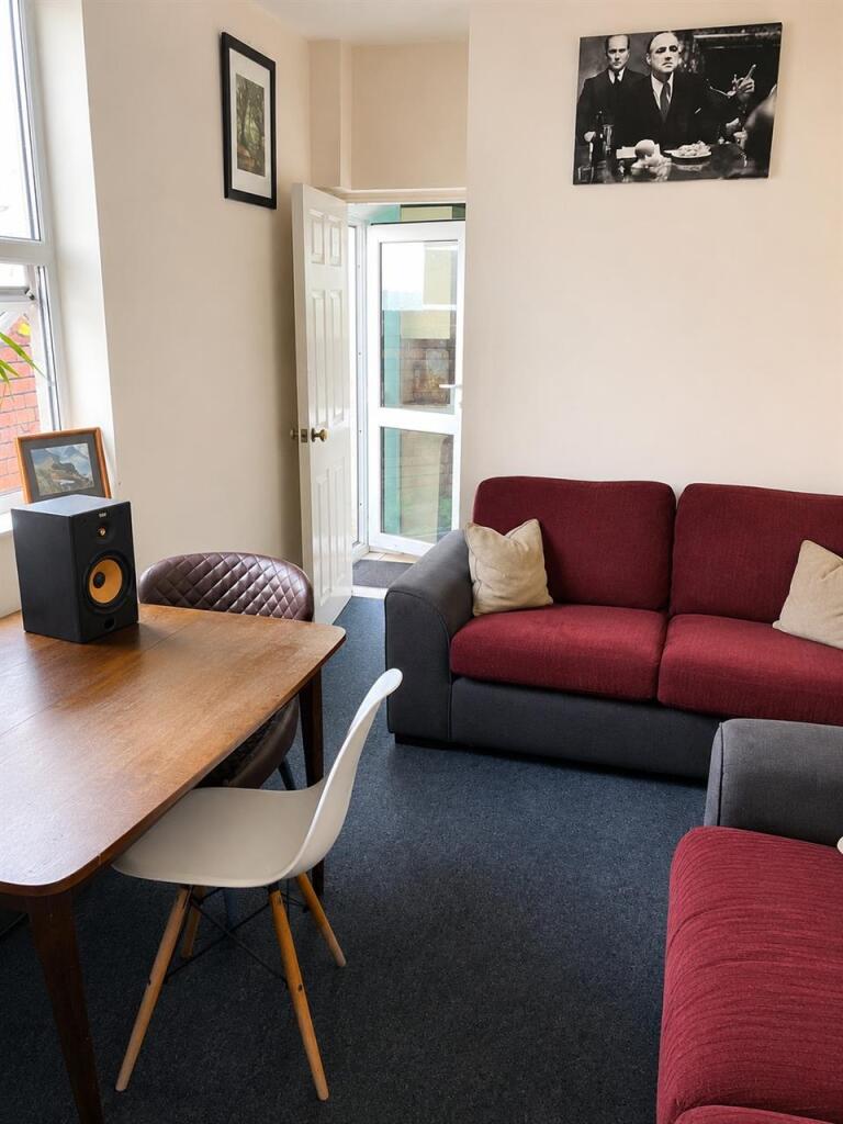 5 bedroom property for rent