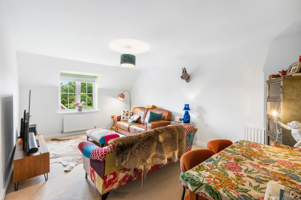 Apartment in Horsham, West Sussex - View 5