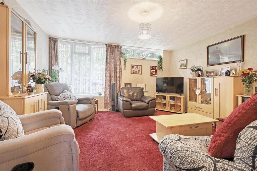 3-bed flat on Kettering Road, Enfield, £287,500