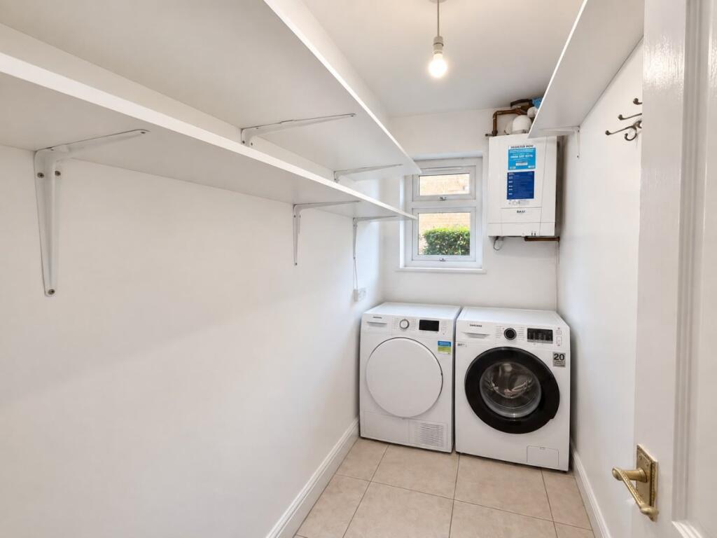 House in High Wycombe, Castlefield - View 5
