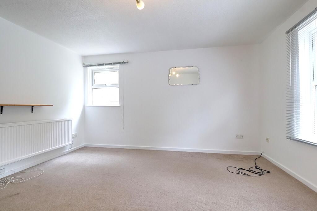Apartment in Brentwood, Essex - View 2
