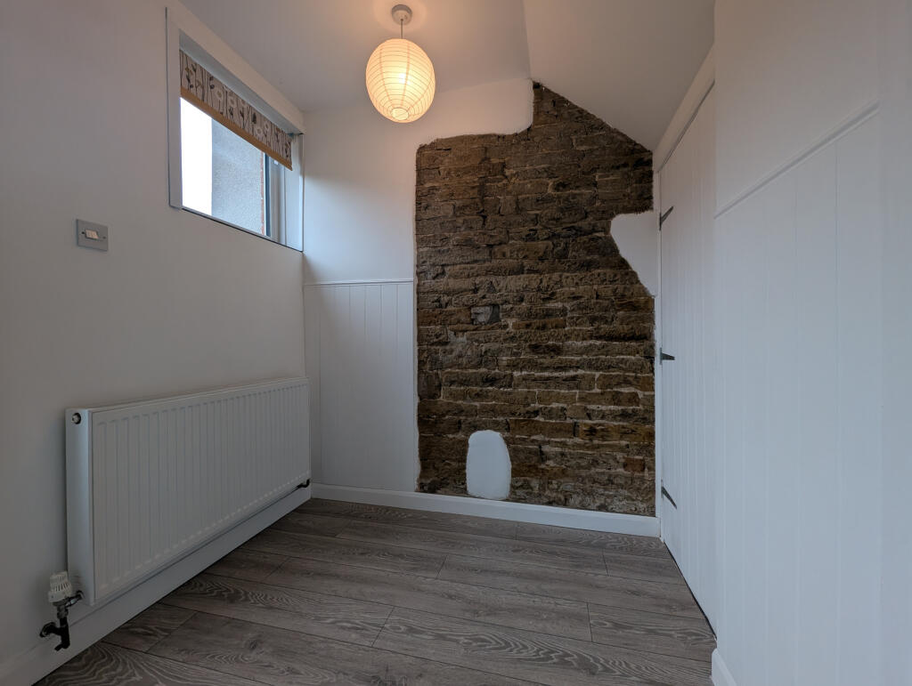 House in Wakefield - View 5