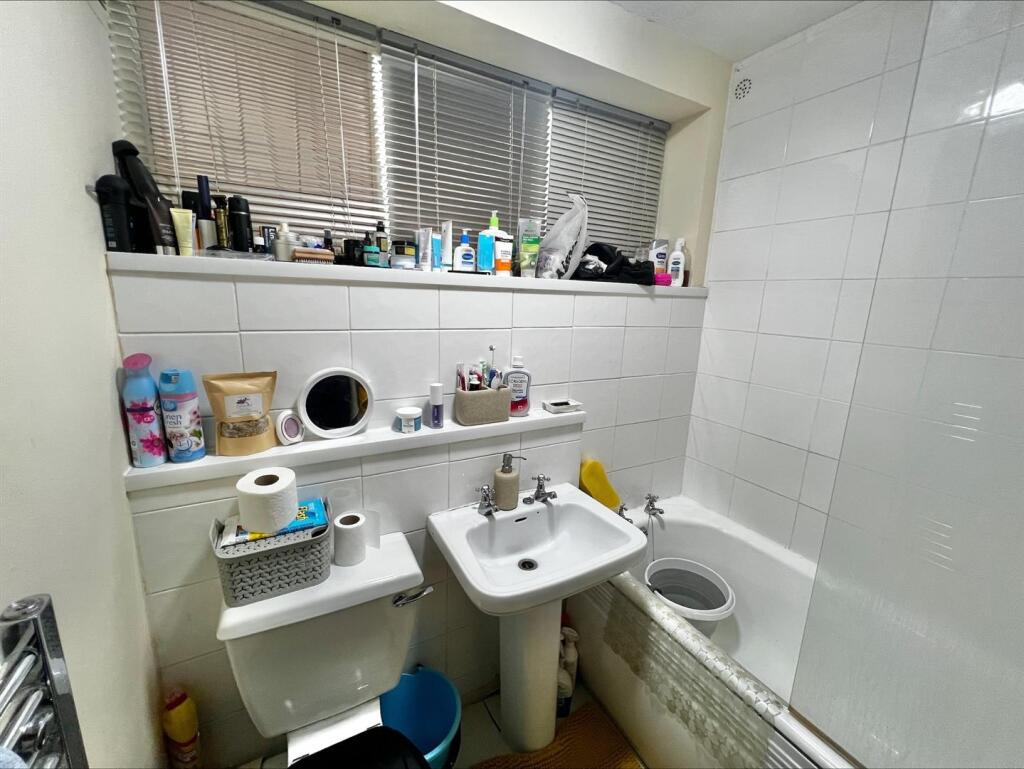 Apartment in Sandwell, West Midlands - View 5