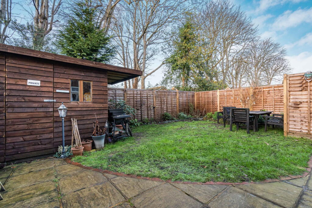 Apartment in Kingston upon Thames - View 5