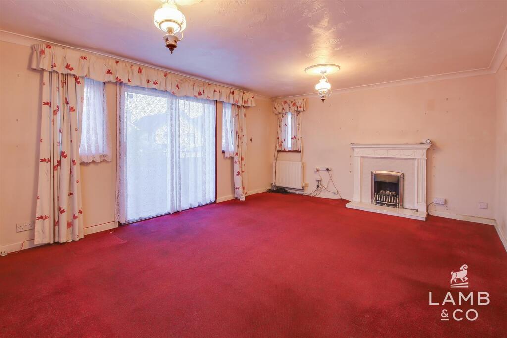 Meadow Way, Jaywick, Clacton-On-Sea photo 2