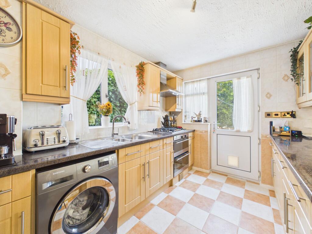 House in Gedling, Warren Hill, St. Albans - View 4