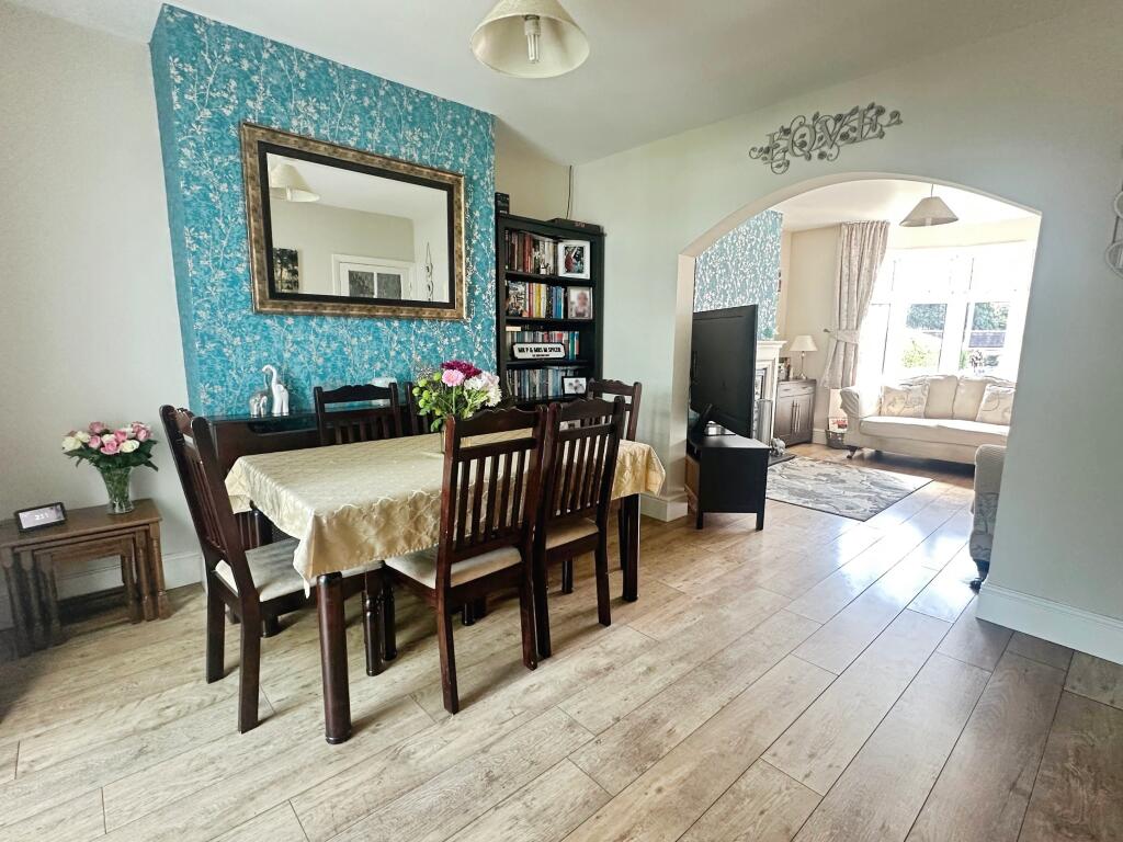 Windsor Avenue, Wolverhampton, WV4 - More