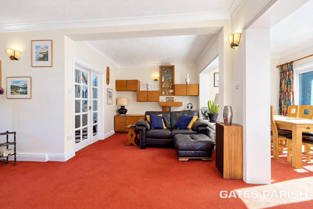 Ashburnham Gardens, Upminster, RM14***Golf Course Backing*** photo 4