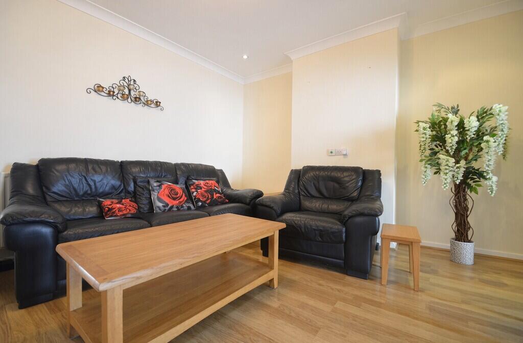 House in Twickenham - View 3