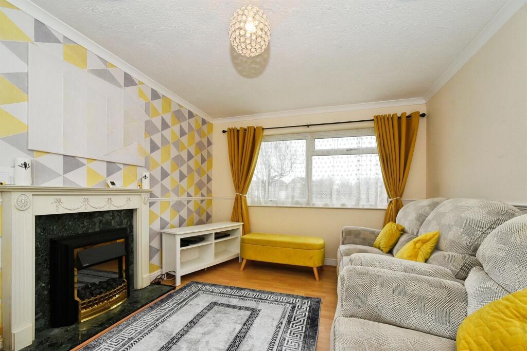 Kimmeridge Close, Swindon photo 4