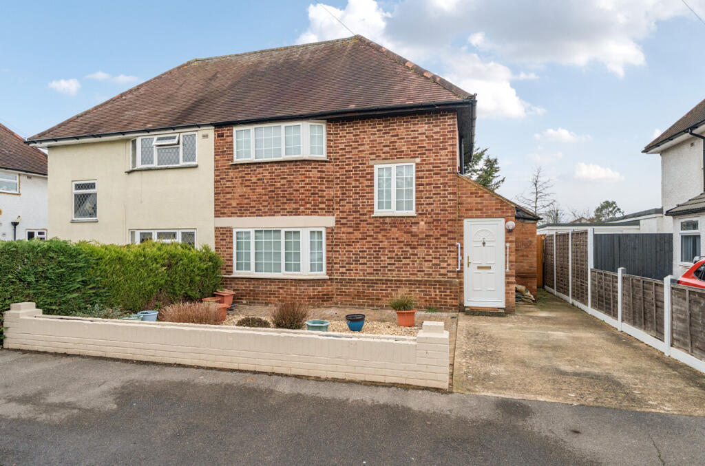3-bed semi-detached on Plackett Way, Slough, Berkshire, £500,000