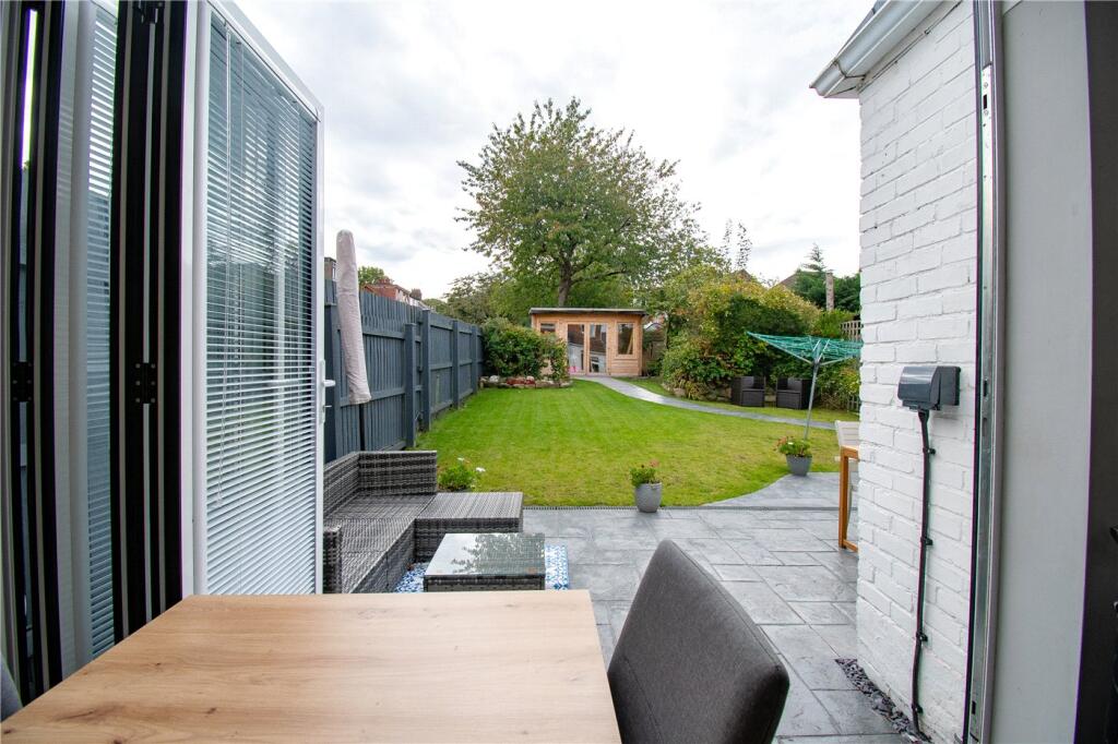 House in Wirral, Higher Bebington - More