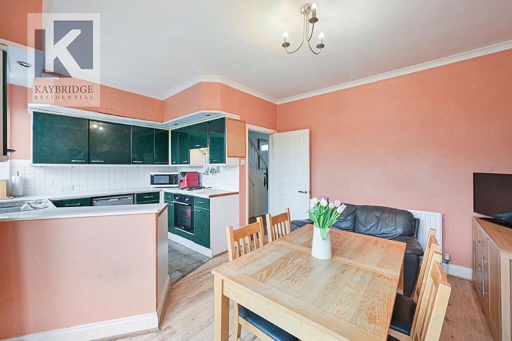 House in Kingston upon Thames - More