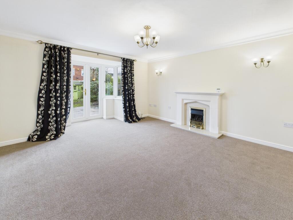 Damson Croft, Hollingwood, Chesterfield, Derbyshire, S43 photo 2