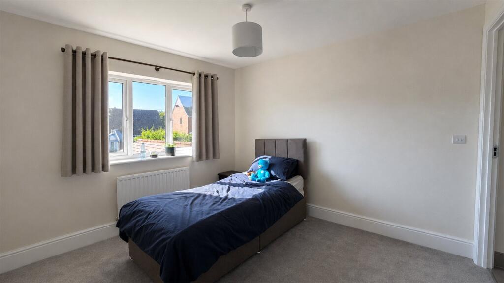 House in Vale of White Horse, Milton Heights, Milton - More