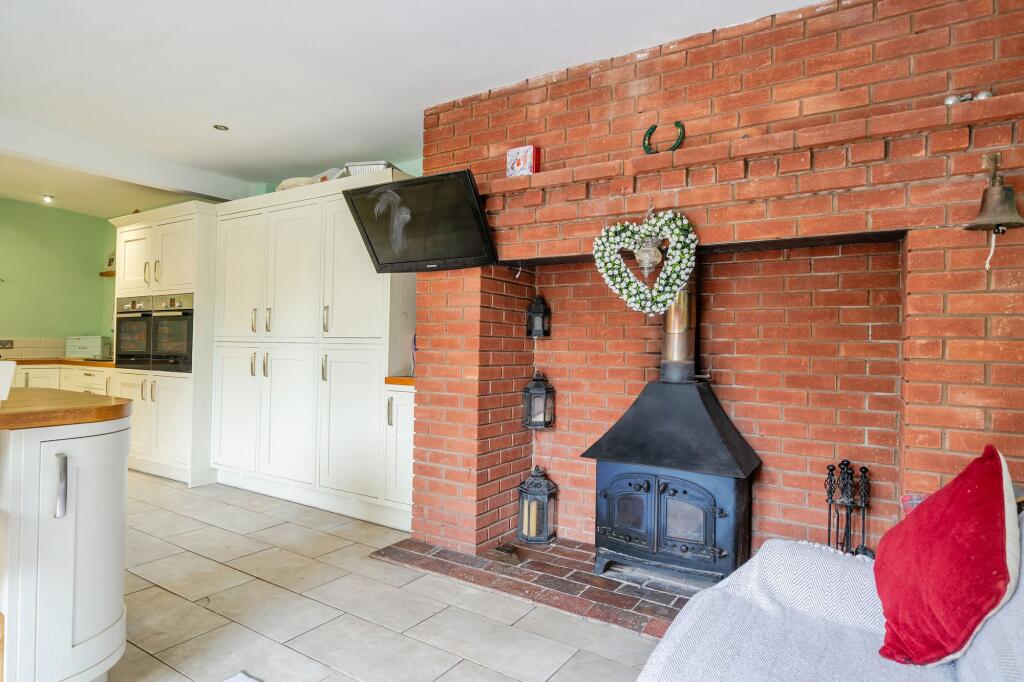 House in Worcester - View 5