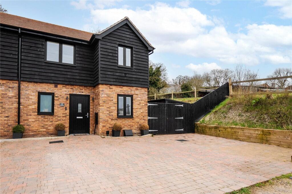 Main image of property: Sewell Springs, Sewell Lane, Sewell, Bedfordshire, LU6