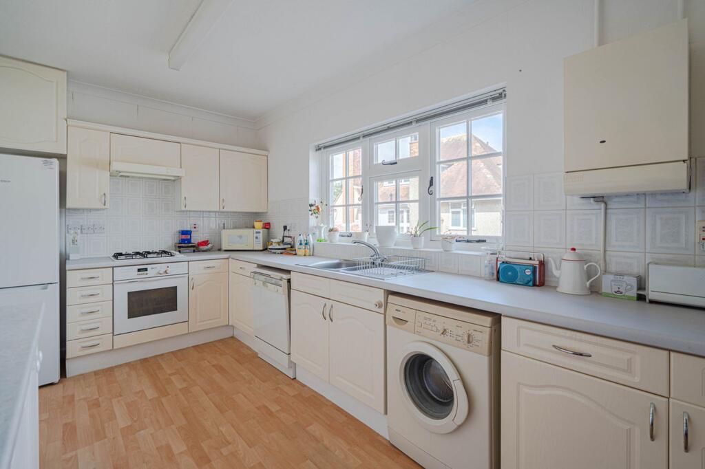 Apartment in Bournemouth, Boscombe - View 6